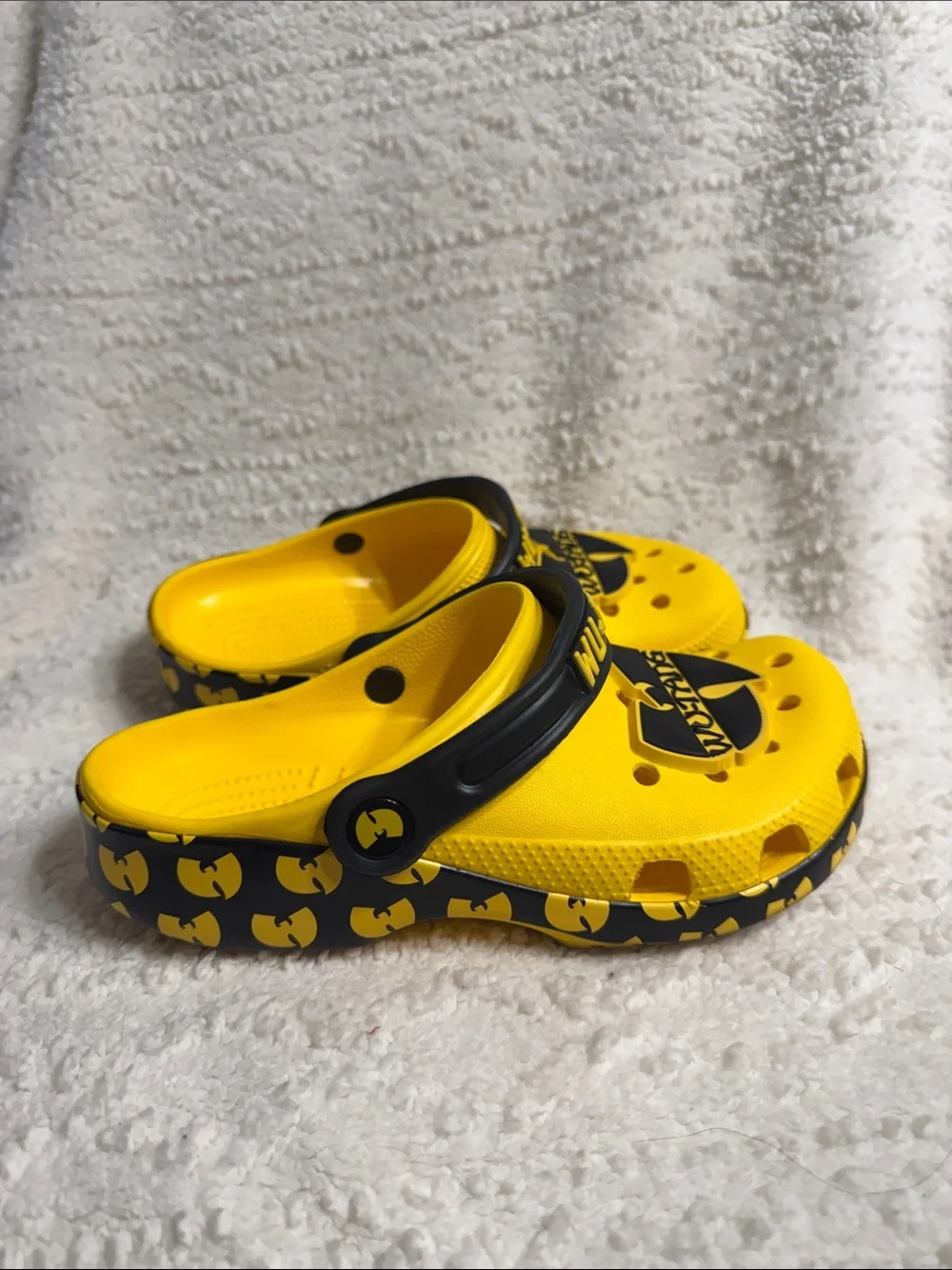CROCS ' Yellow and Black Wu-Tang Clog Sandals